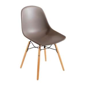 Bolero Arlo polypropyleen stoelen met houten poten bruin (2 stuks)